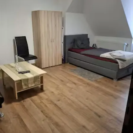 Schöne Vollausgestattete Monteurs- Gästewohnung In Der Gartenstadt Und Nähe Geiseltalsee Für 2 Personen 2210 Apartment Leuna