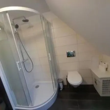 Schöne Vollausgestattete Monteurs- Gästewohnung In Der Gartenstadt Und Nähe Geiseltalsee Für 2 Personen 2210 Apartment *