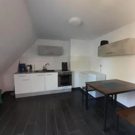 Schöne Vollausgestattete Monteurs- Gästewohnung In Der Gartenstadt Und Nähe Geiseltalsee Für 2 Personen 2210 Apartment *