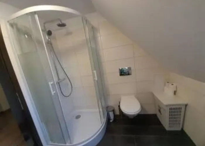 Schöne Vollausgestattete Monteurs- Gästewohnung In Der Gartenstadt Und Nähe Geiseltalsee Für 2 Personen 2210 Apartment *