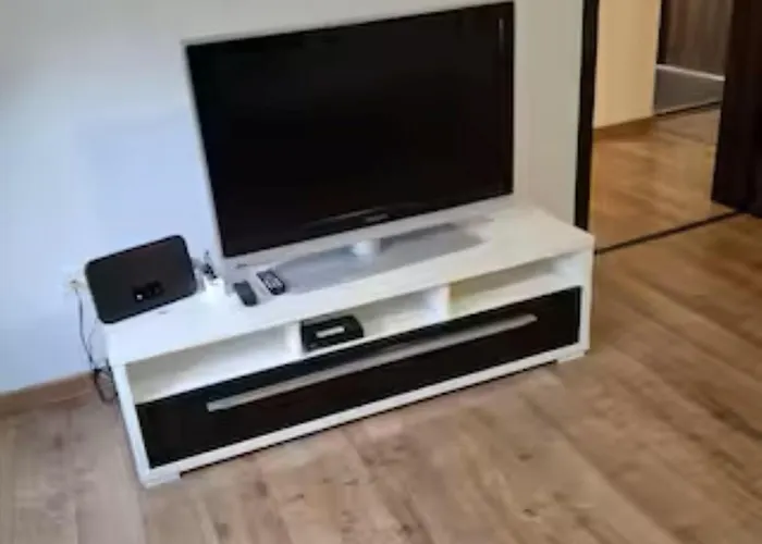 Apartment Schöne Vollausgestattete Monteurs- Gästewohnung In Der Gartenstadt Und Nähe Geiseltalsee Für 2 Personen 2210