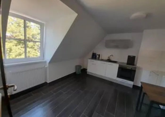 Schöne Vollausgestattete Monteurs- Gästewohnung In Der Gartenstadt Und Nähe Geiseltalsee Für 2 Personen 2210 Apartment